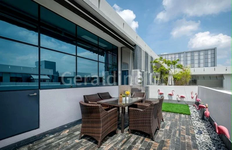 Light Industrial (B1) for Sale: Midview City - Image 2