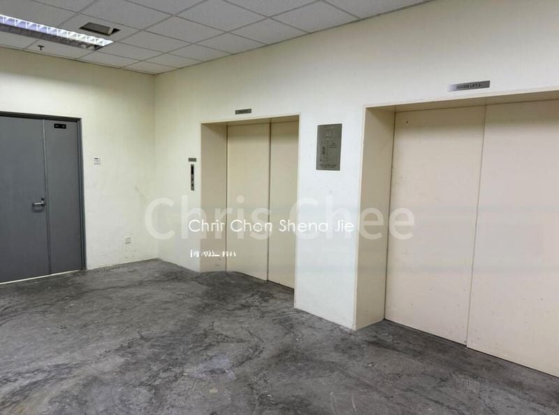 Light Industrial (B1) for Rent: LIGHT INDUSTRIAL BUILDING @ COMMONWEALTH - Image 4