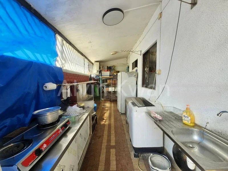 5 Bed Corner Terrace (Landed) for Sale in  Sennett Estate - Image 10