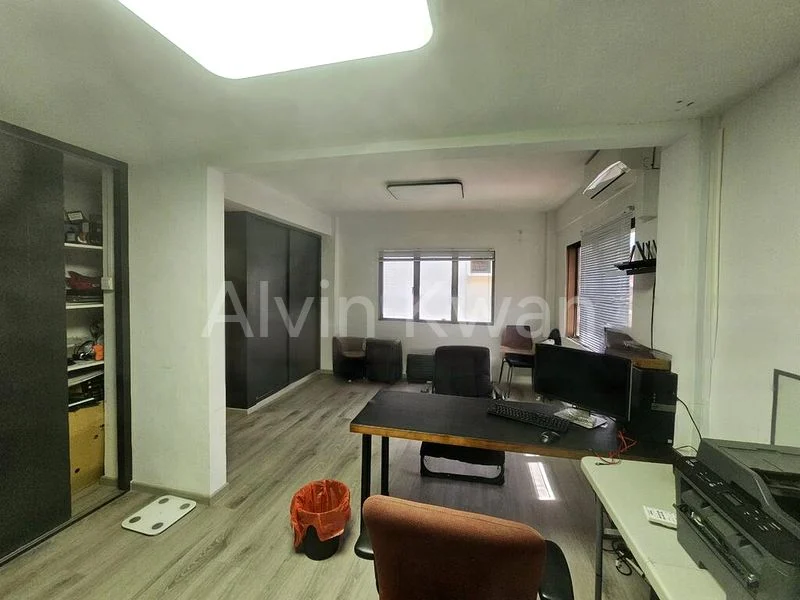 5 Bed Corner Terrace (Landed) for Sale in  Sennett Estate - Image 12