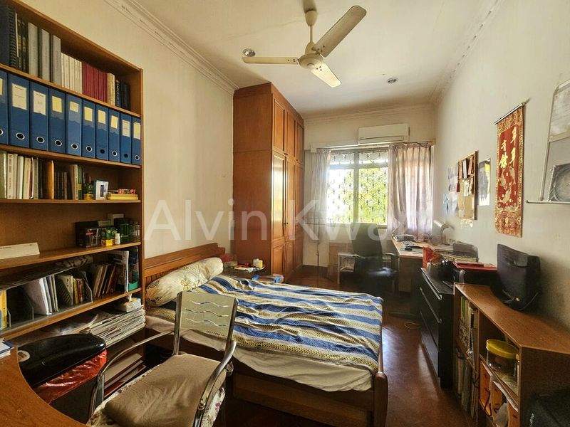 5 Bed Corner Terrace (Landed) for Sale in  Sennett Estate - Image 8