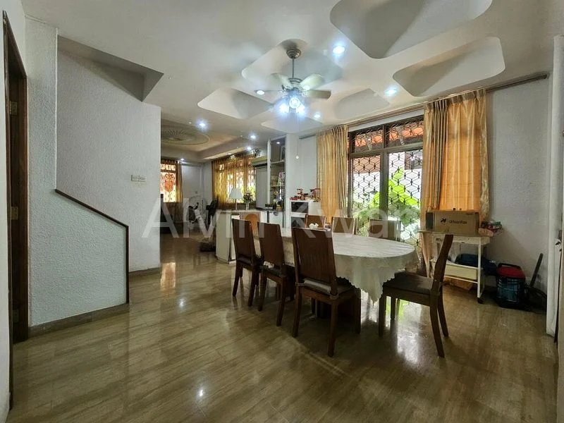 5 Bed Corner Terrace (Landed) for Sale in  Sennett Estate - Image 9