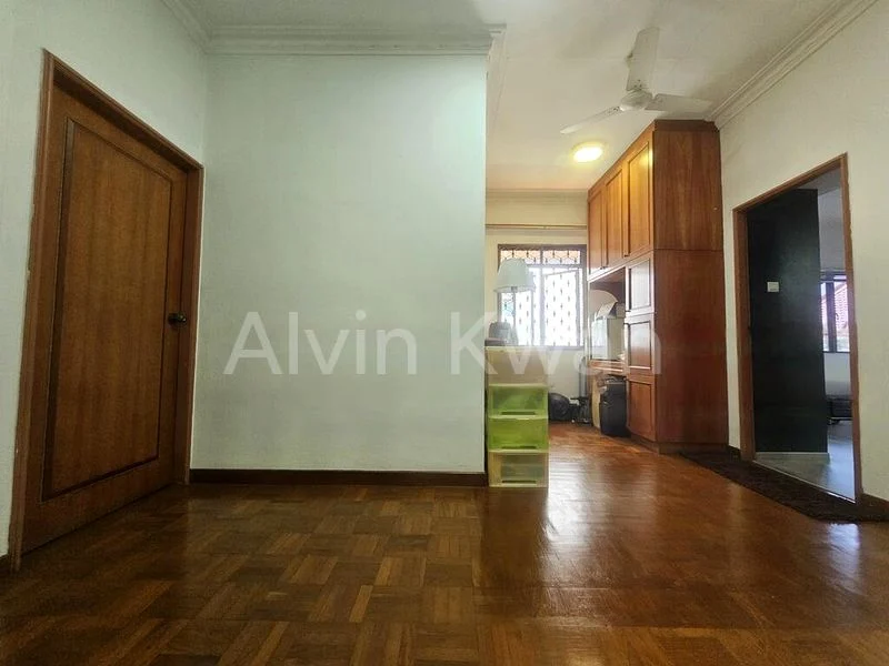 5 Bed Corner Terrace (Landed) for Sale in  Sennett Estate - Image 3