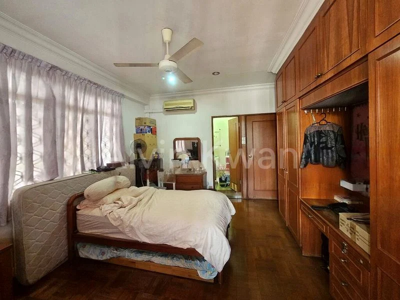 5 Bed Corner Terrace (Landed) for Sale in  Sennett Estate - Image 7