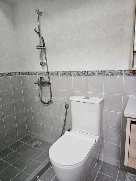 5 Room (5I) HDB for Rent in  172C Edgedale Plains - Image 5