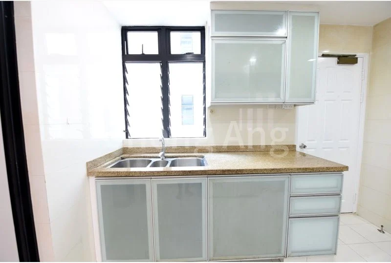 5 Bed Condo for Rent in  Spring Grove - Image 16