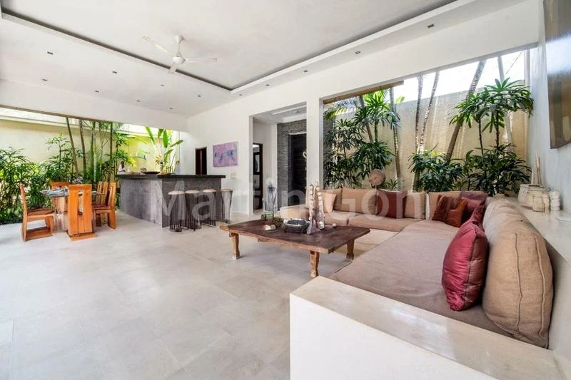 8 Bed Bungalow (Landed) for Sale in  College Green - Image 2