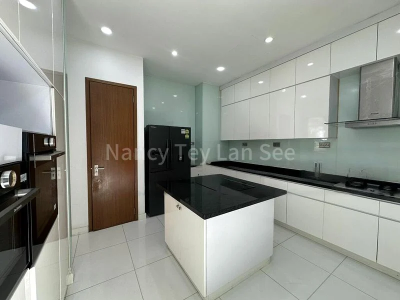 6 Bed Bungalow (Landed) for Sale around  Paradise Island - Image 2