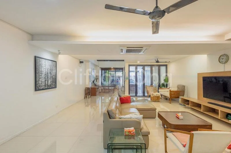 8 Bed Terraced House (Landed) for Sale in Fengli Gardens - Image 1