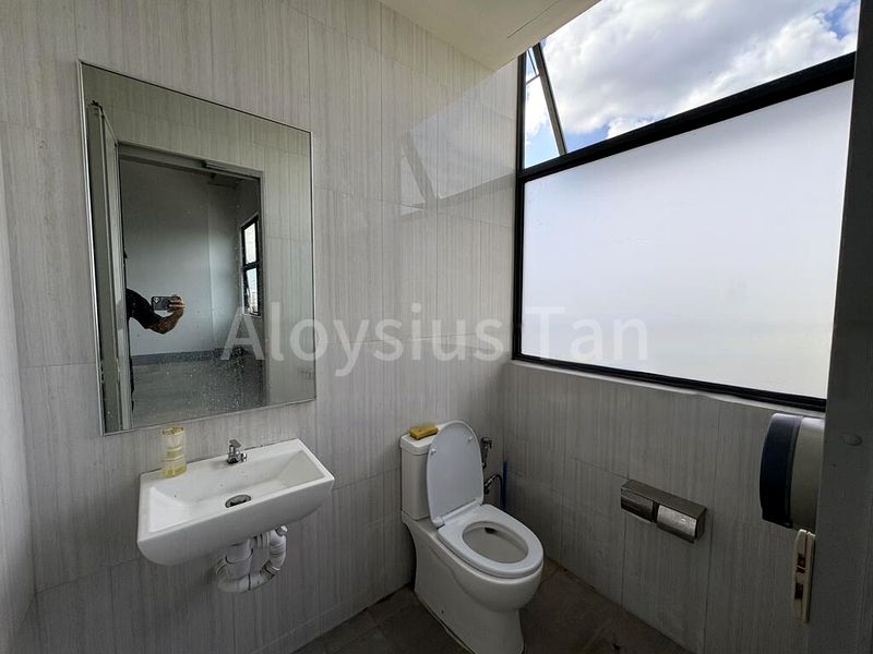 Light Industrial (B1) for Rent: Nordcom I - Image 3