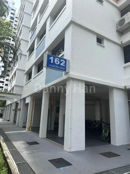 Common Room (HDB) for Rent in  162 Jalan Teck Whye - Image 4
