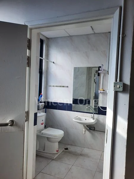 Factory / Workshop (B2) for Rent in Multi-Wide Industrial Building - Image 2