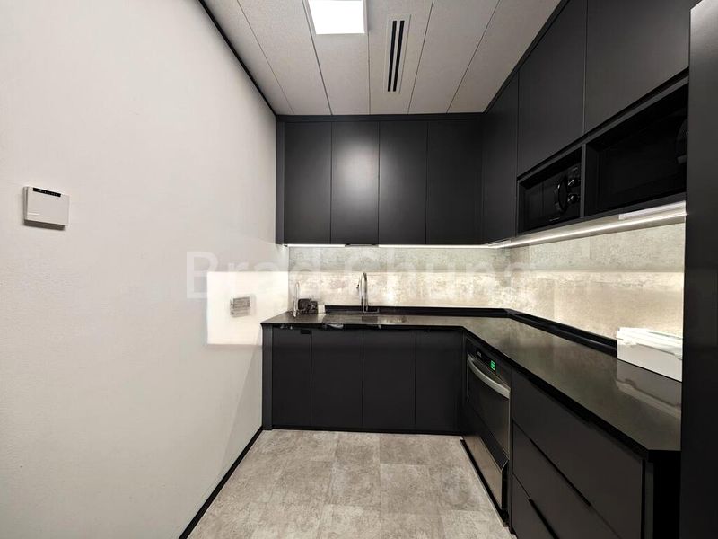 Office for Rent: Gateway East - Image 9