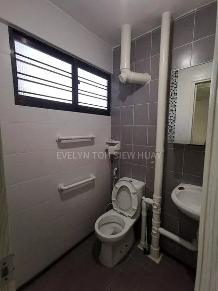 3 Room (3NG) HDB for Sale in 239 Bukit Batok East Avenue 5 - Image 3