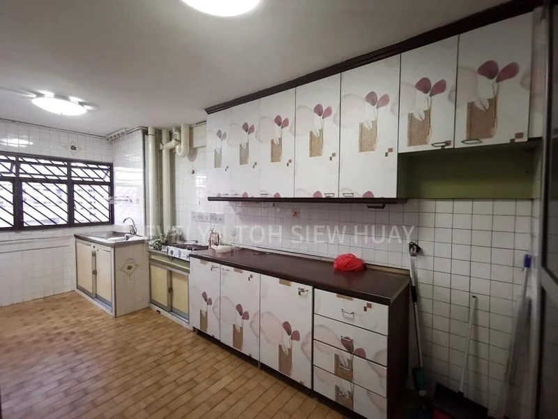 3 Room (3NG) HDB for Sale in 239 Bukit Batok East Avenue 5 - Image 2