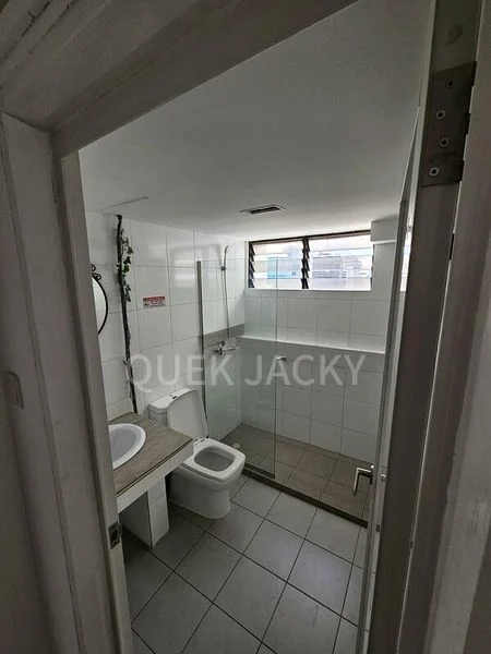Common Room (Condo) for Rent in Lucky Plaza - Image 7