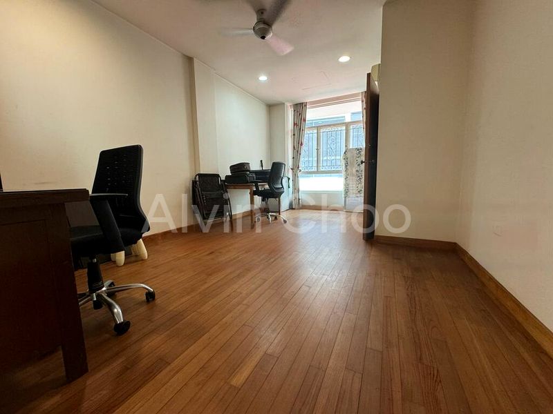 6 Bed Terraced House (Landed) for Sale in People's Garden - Image 4