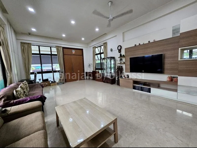 6 Bed Bungalow (Landed) for Sale in  Cambridge Road - Image 2