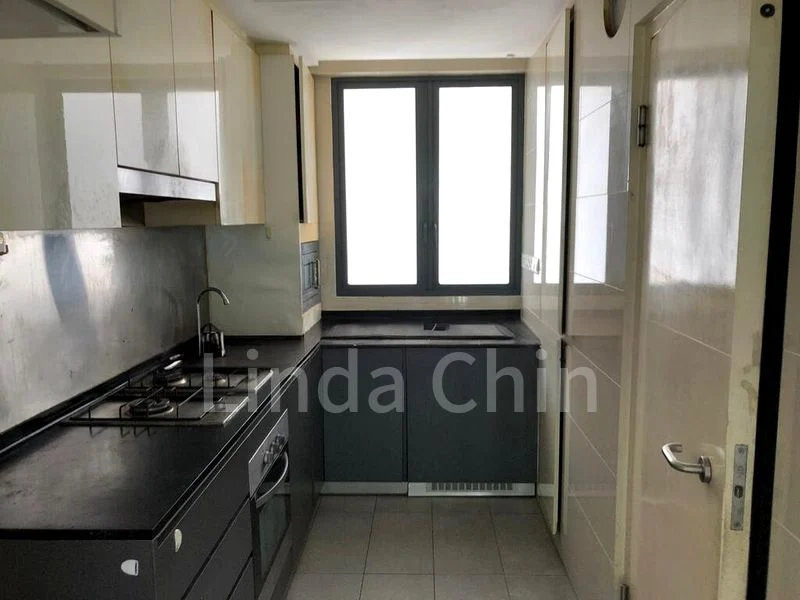 3 Bed Condo for Sale in  Hedges Park Condominium - Image 6