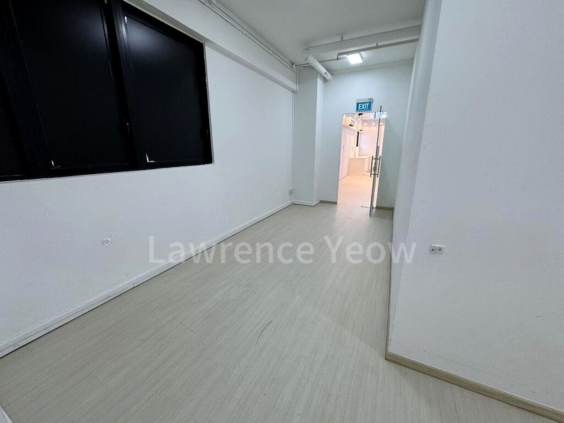 Light Industrial (B1) for Rent: Novelty Techpoint - Image 3