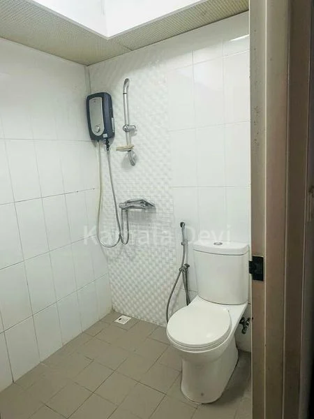 4 Room (4NG) HDB for Rent in  293A Bukit Batok Street 21 - Image 1