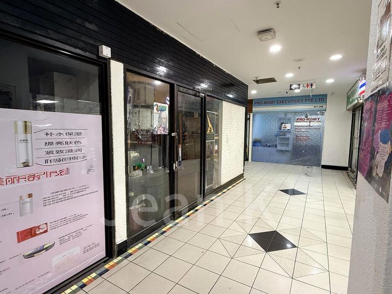 Other Retail for Rent: Parklane Shopping Mall - Image 3