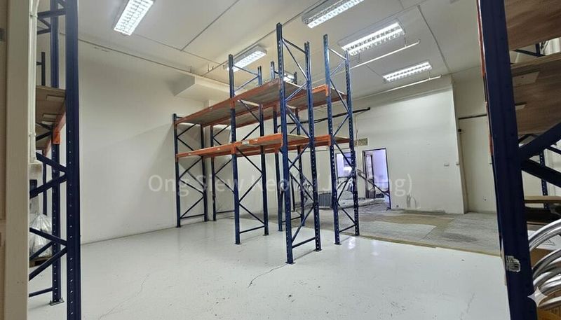 Light Industrial (B1) for Rent: Midview Building - Image 4