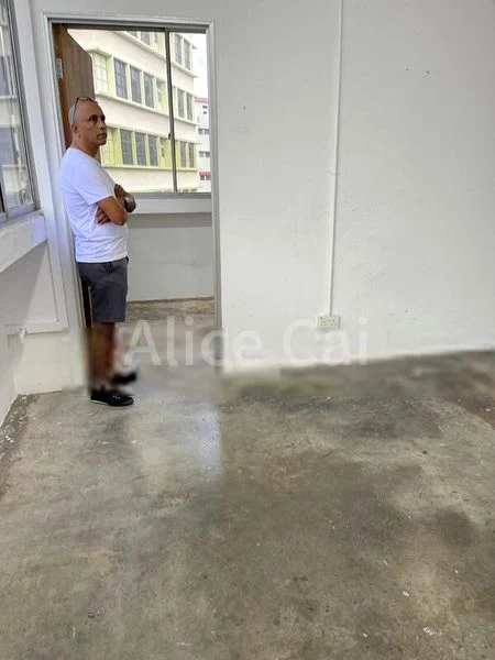 Light Industrial (B1) for Rent: Jun Jie Industrial Building - Image 9