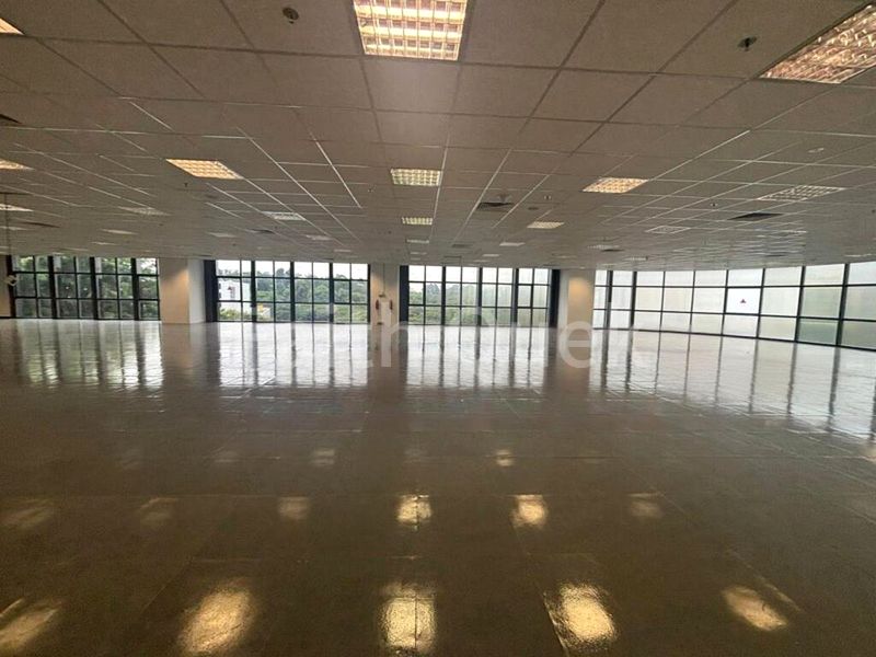 Office for Rent: VisionCrest Commercial Property - Image 2