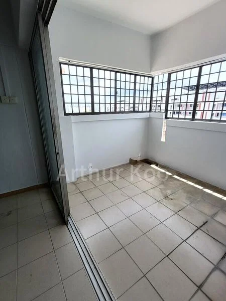 5 Room (5A) HDB for Rent in  553 Jurong West Street 42 - Image 3