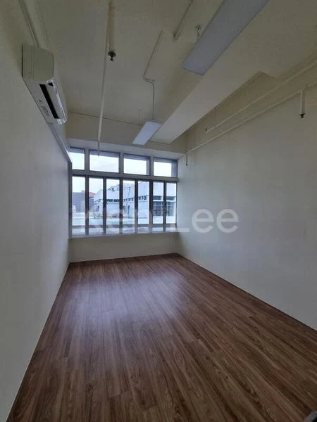 Light Industrial (B1) for Rent: Lip Hing Industrial Building - Image 1