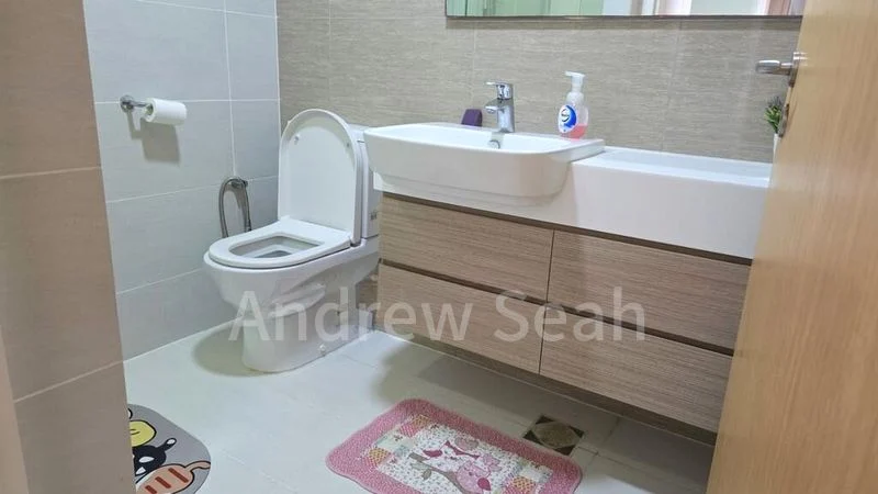 3 Bed Condo for Rent in  The Lakefront Residences - Image 9