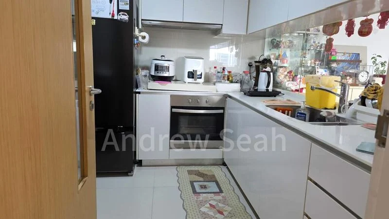 3 Bed Condo for Rent in  The Lakefront Residences - Image 5