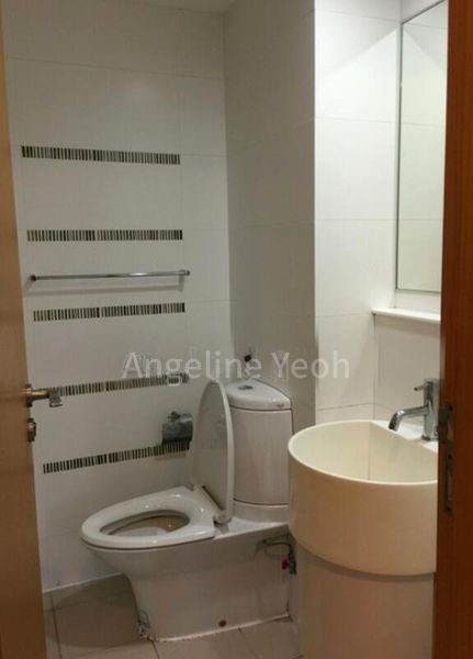 3 Bed Condo for Rent in  The Quartz - Image 11