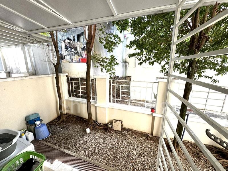 5 Bed Semi-Detached House (Landed) for Sale in  Holland Grove - Image 2