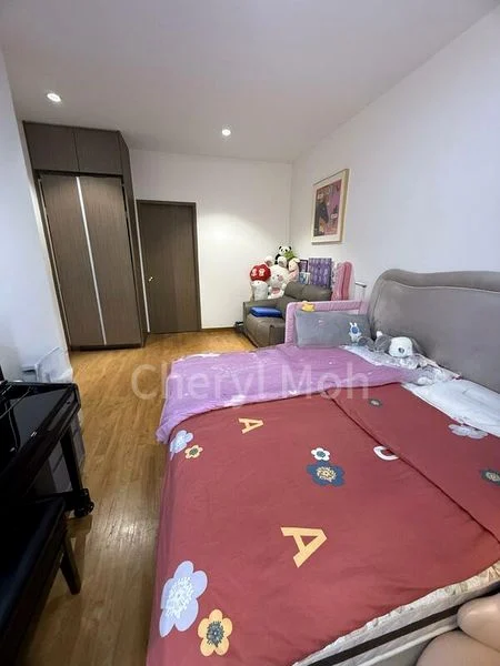 5 Bed Apartment (Condo) for Sale in  Seaside Residences - Image 1