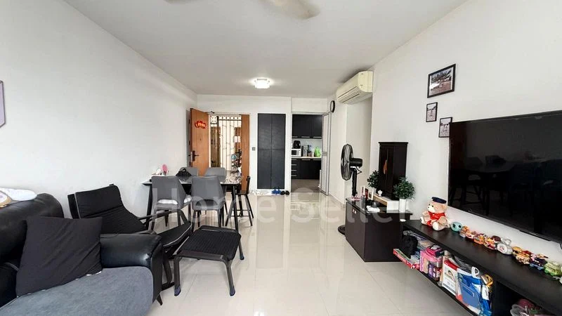 4 Room (4A) HDB for Sale in 332C Anchorvale Link - Image 2