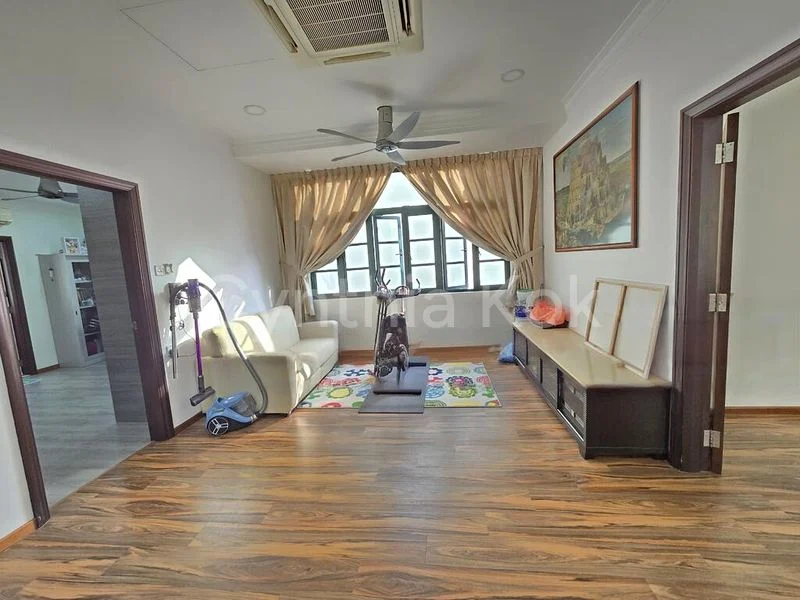 5 Bed Terraced House (Landed) for Sale in  Mugliston Hill - Image 7