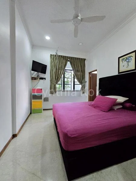 5 Bed Terraced House (Landed) for Sale in  Mugliston Hill - Image 10