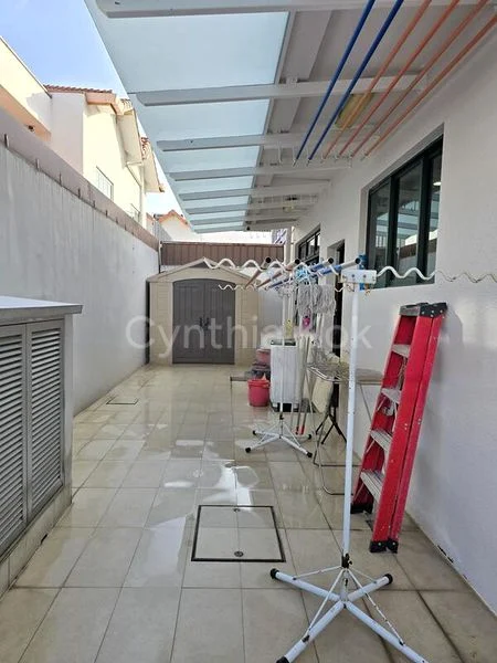 5 Bed Terraced House (Landed) for Sale in  Mugliston Hill - Image 12