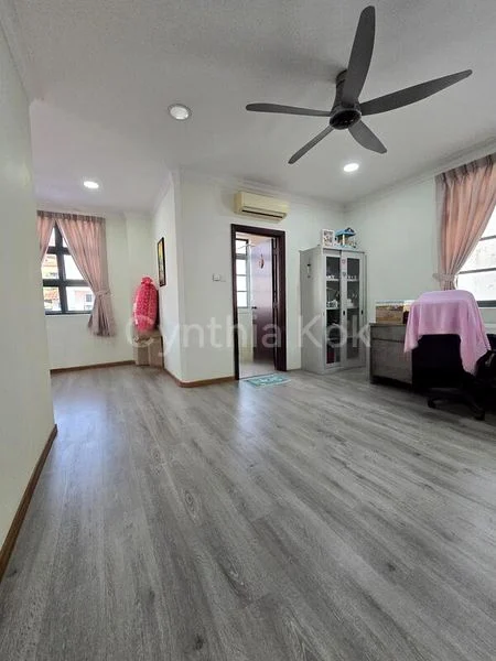 5 Bed Terraced House (Landed) for Sale in  Mugliston Hill - Image 6