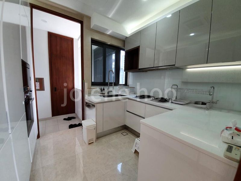 3 Bed Condo for Rent in  One Balmoral - Image 12