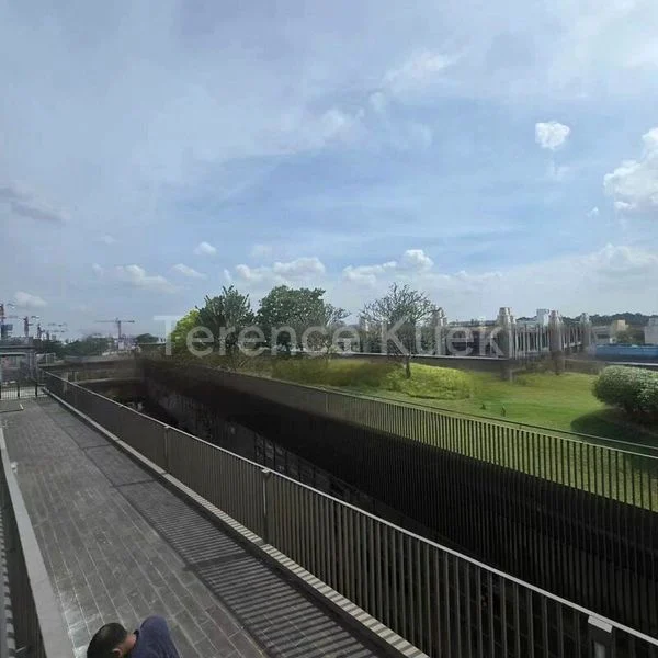 Light Industrial (B1) for Rent: 1,200 Sqft Warehouse, Shop & Office Space on 15 Main Street Complex. - Image 2