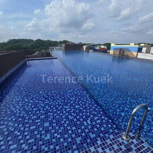 Light Industrial (B1) for Rent: 1,200 Sqft Warehouse, Shop & Office Space on 15 Main Street Complex. - Image 3