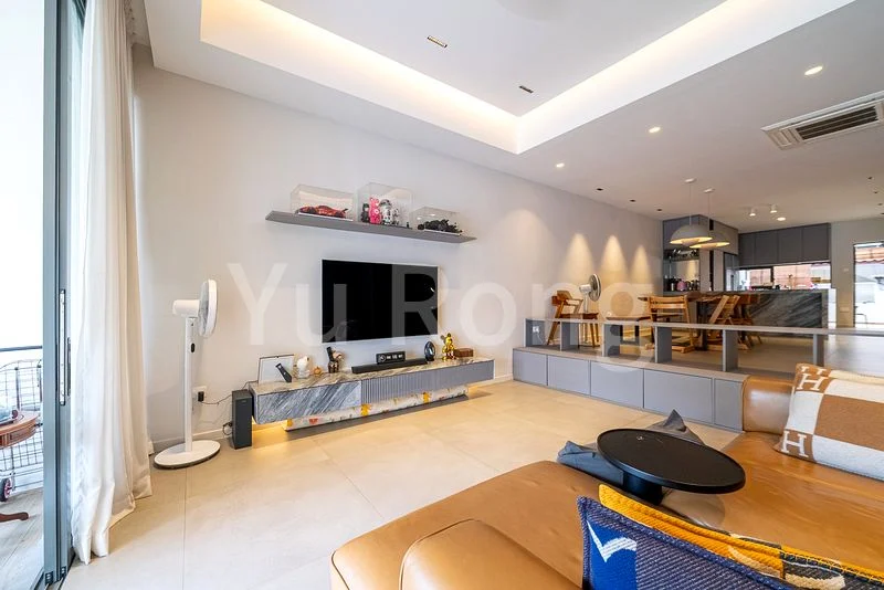 5 Bed Terraced House (Landed) for Sale in Hillside Drive - Image 2