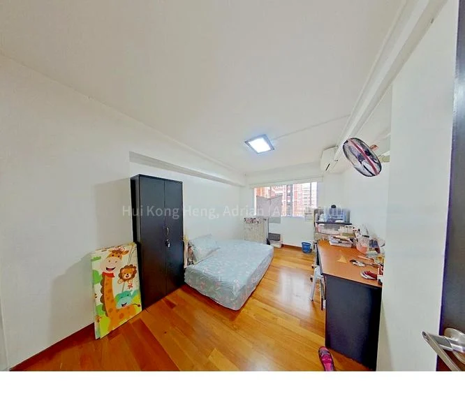 Executive HDB for Sale in  326 Tampines Street 32 - Image 3