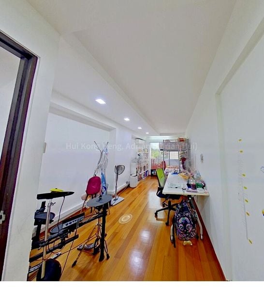 Executive HDB for Sale in  326 Tampines Street 32 - Image 5