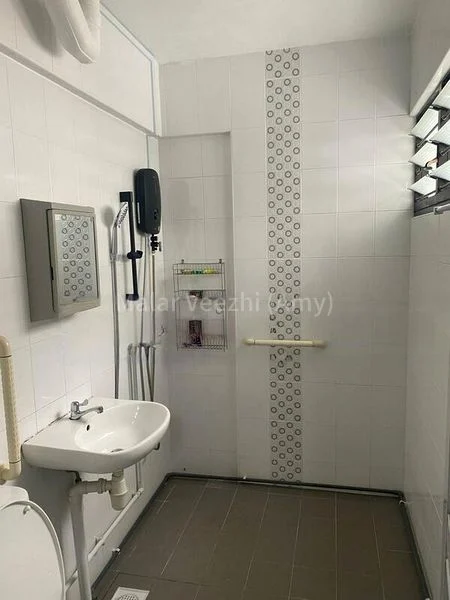 Master Room (HDB) for Rent in  550 Jurong West Street 42 - Image 1