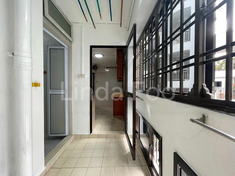 5 Room (5I) HDB for Sale in  288A Bukit Batok Street 25 - Image 10