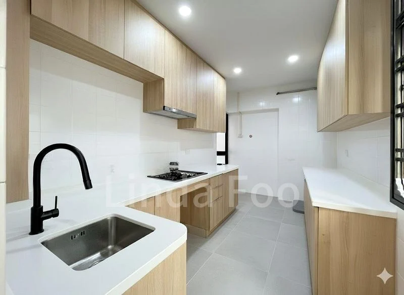 5 Room (5I) HDB for Sale in  288A Bukit Batok Street 25 - Image 13